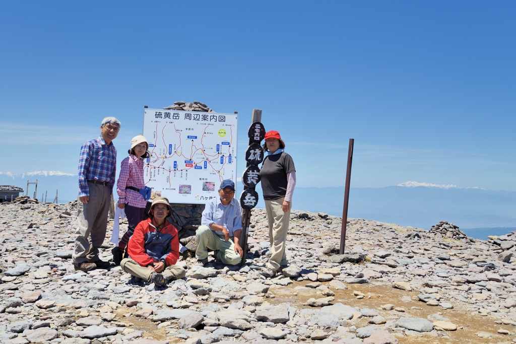 硫黄岳で登頂記念写真
